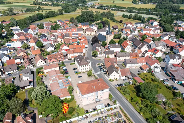 Ortsmitte Memmelsdorf, Foto: www.drohnenflugbayern.de